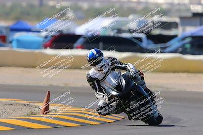 media/Oct-09-2022-SoCal Trackdays (Sun) [[95640aeeb6]]/Turn 2 (1110am)/